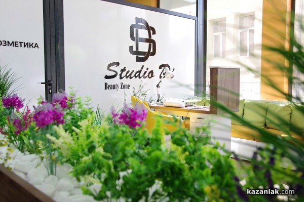 Млади, свежи, амбициозни - екипът на най-новия салон за красота в Казанлък “Studio Di“ 