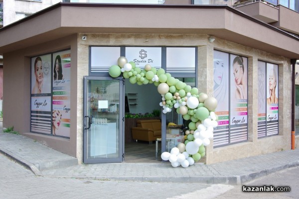 Млади, свежи, амбициозни - екипът на най-новия салон за красота в Казанлък “Studio Di“ 