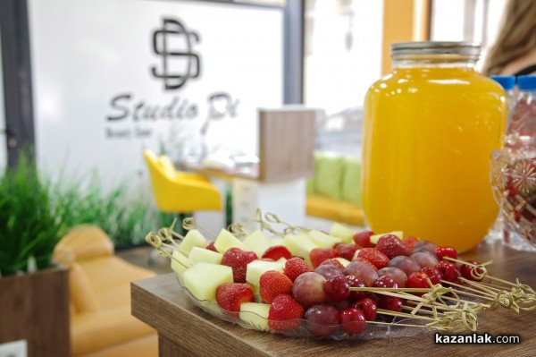 Млади, свежи, амбициозни - екипът на най-новия салон за красота в Казанлък “Studio Di“ 