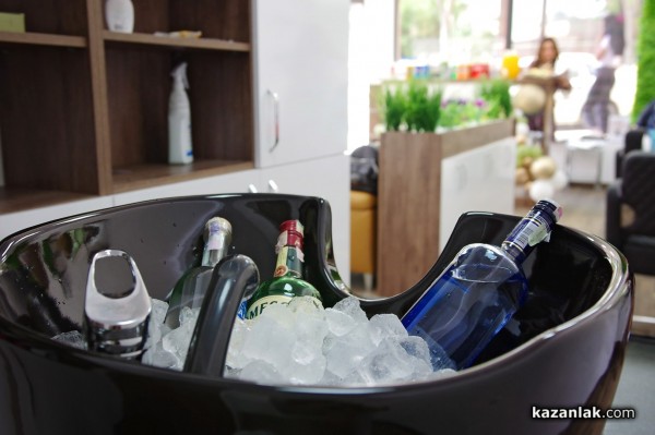 Млади, свежи, амбициозни - екипът на най-новия салон за красота в Казанлък “Studio Di“ 