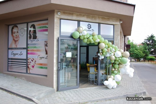 Млади, свежи, амбициозни - екипът на най-новия салон за красота в Казанлък “Studio Di“ 