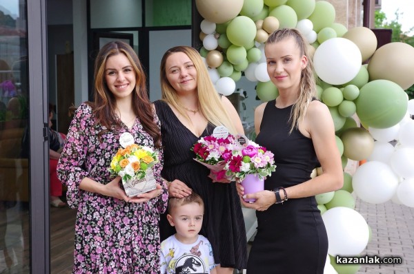 Млади, свежи, амбициозни - екипът на най-новия салон за красота в Казанлък “Studio Di“ 