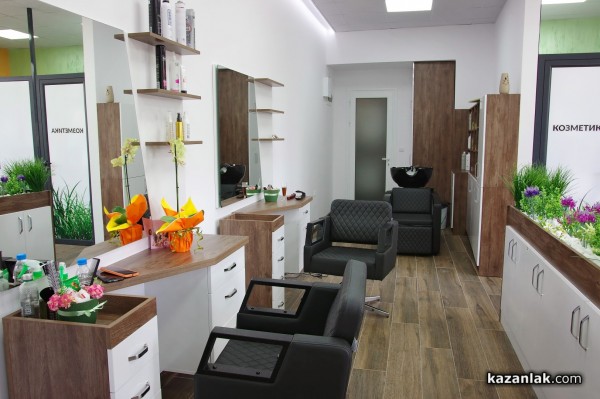 Млади, свежи, амбициозни - екипът на най-новия салон за красота в Казанлък “Studio Di“ 