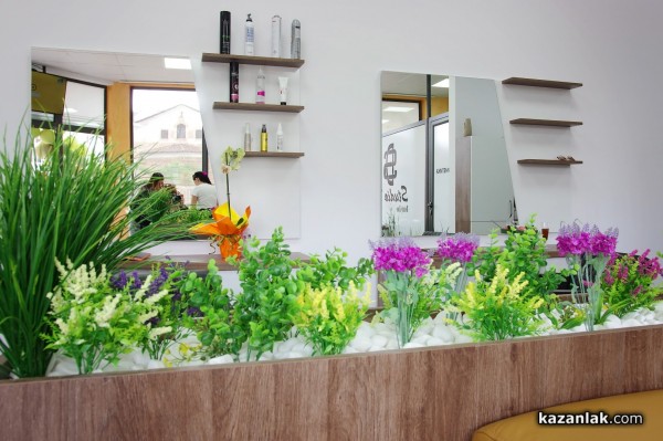 Млади, свежи, амбициозни - екипът на най-новия салон за красота в Казанлък “Studio Di“ 