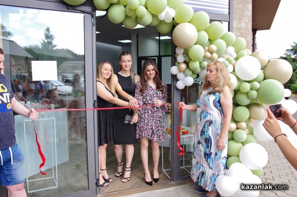 Млади, свежи, амбициозни - екипът на най-новия салон за красота в Казанлък “Studio Di“ 