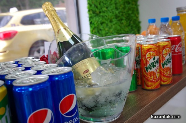 Млади, свежи, амбициозни - екипът на най-новия салон за красота в Казанлък “Studio Di“ 