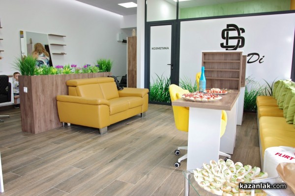 Млади, свежи, амбициозни - екипът на най-новия салон за красота в Казанлък “Studio Di“ 