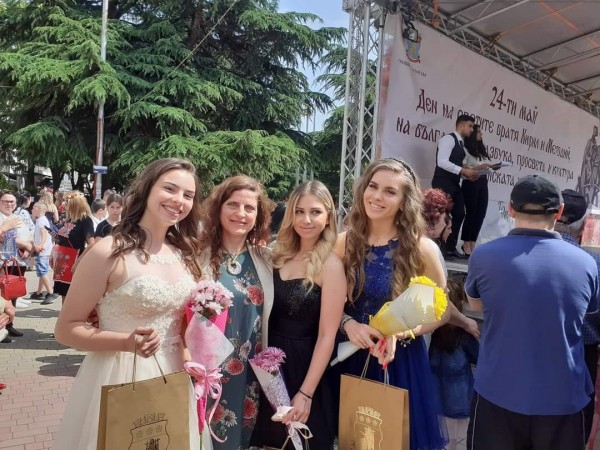 Престижни отличия от национални и международни конкурси спечелиха Даниела и Белослава от Школа “Орфей’