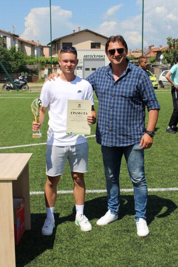 Отборите на “Вапцаров“, МГ-то и Механото са шампионите в общинското първенство по футбол