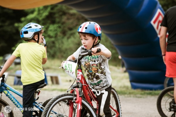 При голям интерес се проведе състезанието по планинско колоездене и бягане “Спици и бодли“