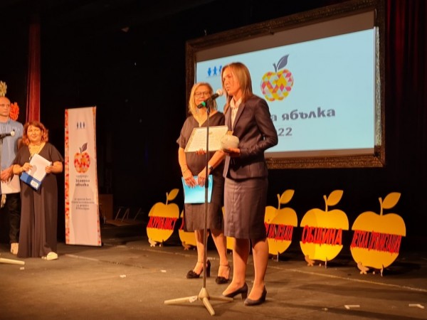 Община Казанлък получи отличие “Златна ябълка“ за цялостна политика в подкрепа на децата и семействата