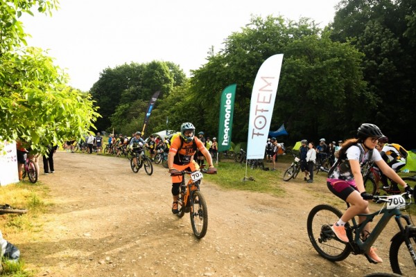 При голям интерес се проведе състезанието по планинско колоездене и бягане “Спици и бодли“