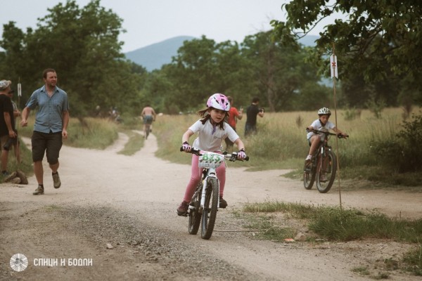 При голям интерес се проведе състезанието по планинско колоездене и бягане “Спици и бодли“