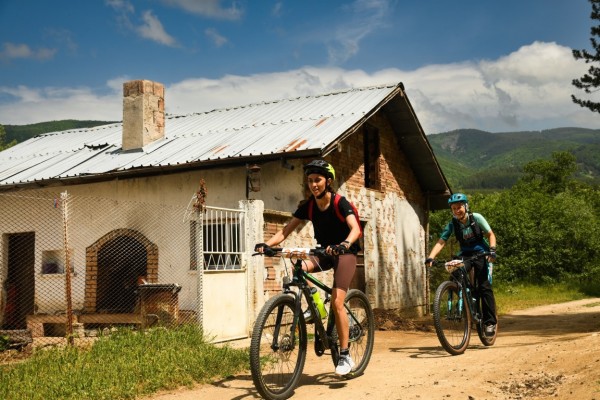 При голям интерес се проведе състезанието по планинско колоездене и бягане “Спици и бодли“