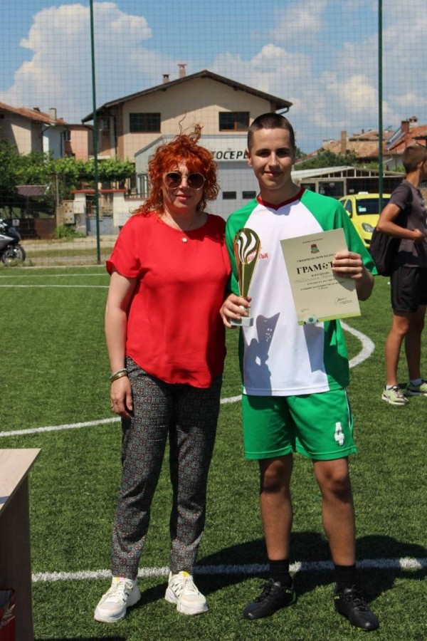 Отборите на “Вапцаров“, МГ-то и Механото са шампионите в общинското първенство по футбол