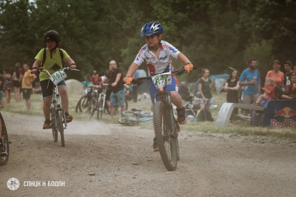 При голям интерес се проведе състезанието по планинско колоездене и бягане “Спици и бодли“