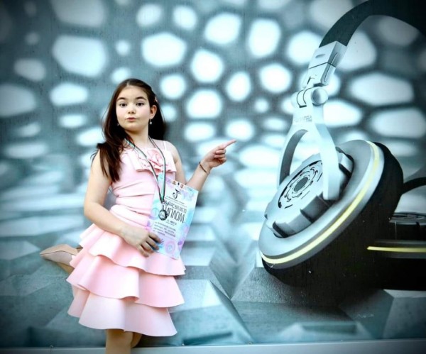 Малките певици Илона и Катрин с много награди през май