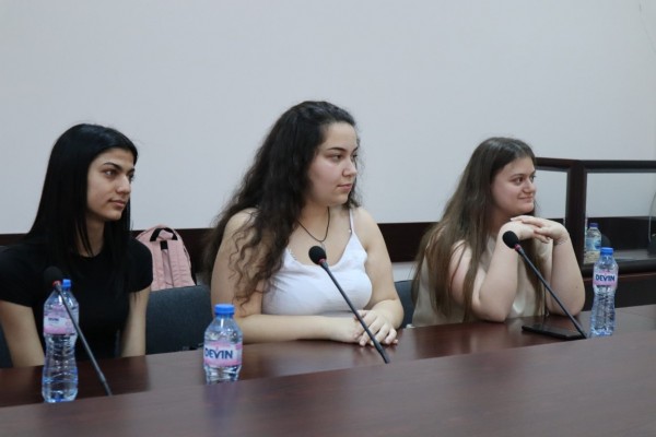 Ученици от ПГЛПТ с отличия от Европейската олимпиада по статистика