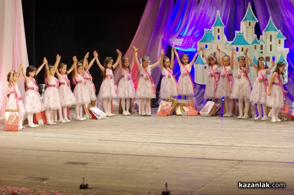 Приказен бал на принцесите на Казанлък