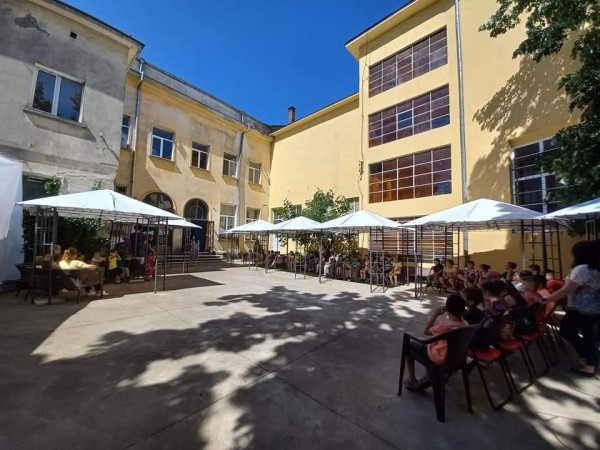 Библиотеката и НЧ “Искра“ спретнаха детски празник