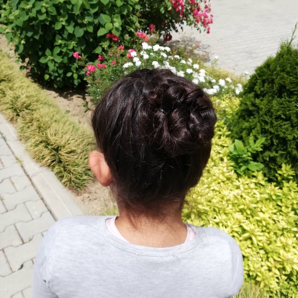 Безплатни прически и съвети във второто Турне на красотата на ПГ “Акад. Петко Стайнов“