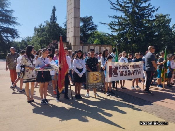 Казанлък отдава почит пред гибелта на Христо Ботев и загиналите за свободата на България