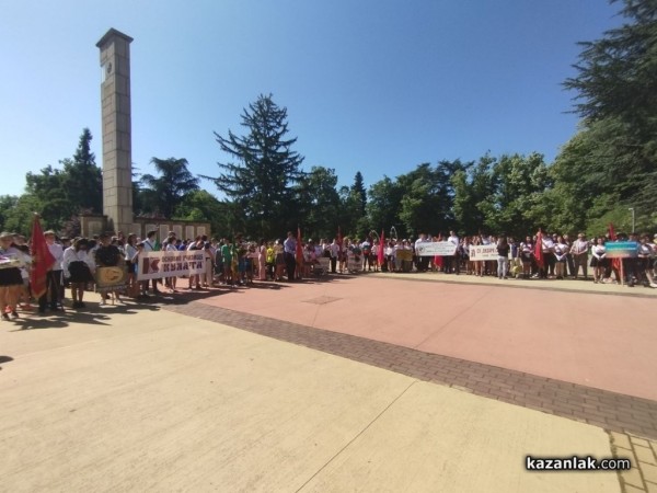 Казанлък отдава почит пред гибелта на Христо Ботев и загиналите за свободата на България