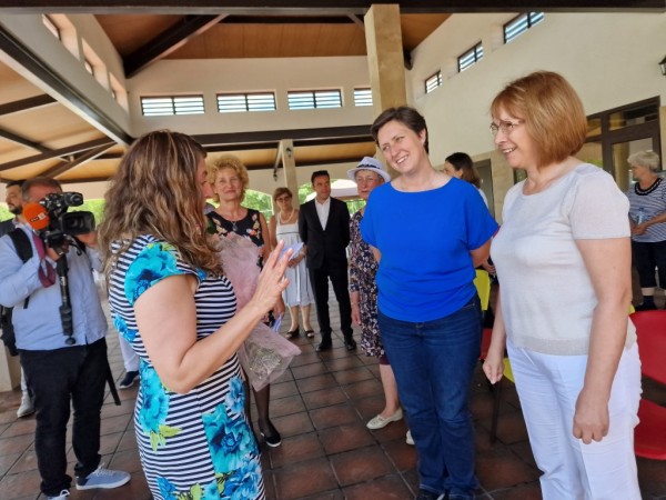 Кметът на Казанлък разговаря с американския посланик за възстановяването на НЧ “Светлина“ в град Шипка