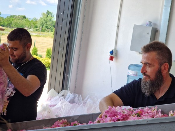 Кметът на Казанлък разговаря с американския посланик за възстановяването на НЧ “Светлина“ в град Шипка