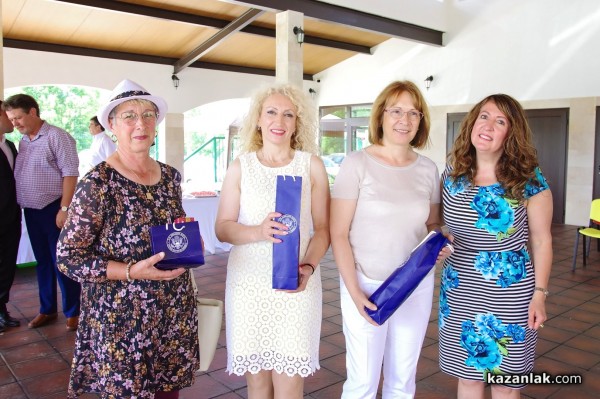 Новата дестилерия Terra Roza, на световния гигант dōTERRA, бе посетена от посланика на САЩ в България Херо Мустафа