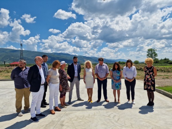 Кметът на Казанлък разговаря с американския посланик за възстановяването на НЧ “Светлина“ в град Шипка