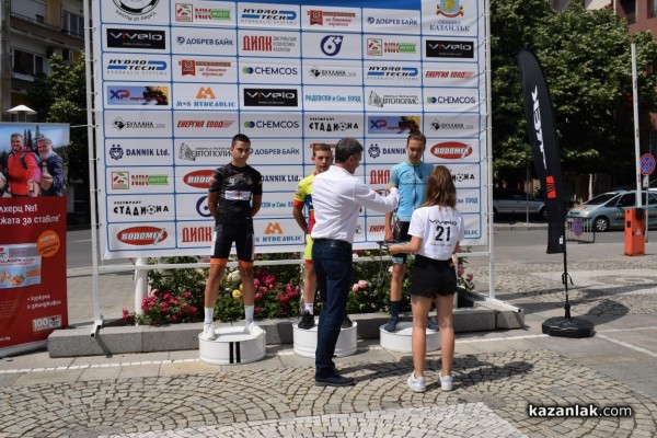 Над 100 колоездачи се бориха за Купа “Долината на тракийските владетели 2022“