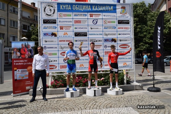 Над 100 колоездачи се бориха за Купа “Долината на тракийските владетели 2022“