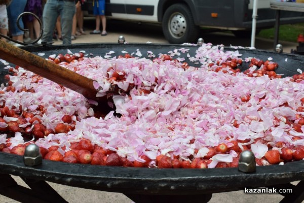 Розариумът се превърна в кулинарна арена за апетитни изкушения 