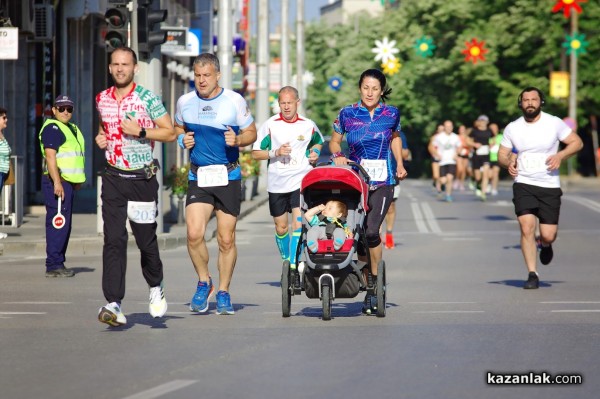 157 бегачи се включиха в първия маратон “Розова долина“