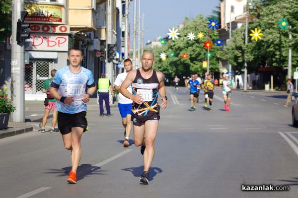157 бегачи се включиха в първия маратон “Розова долина“