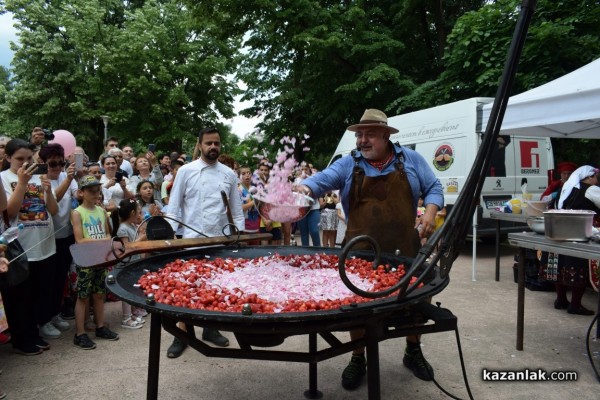 “Хлябът на българина“ и казанлъшки сладолед с Ути Бъчваров 2022