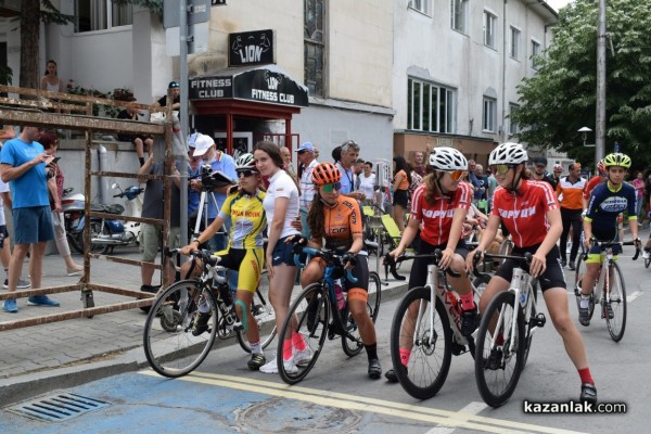 Над 100 колоездачи се бориха за Купа “Долината на тракийските владетели 2022“