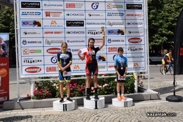 Над 100 колоездачи се бориха за Купа “Долината на тракийските владетели 2022“