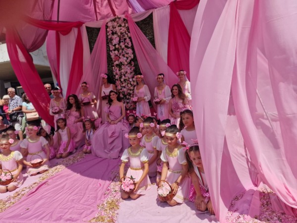 Изобилие от цветове, аромати и емоции на кулминацията на 119-я Празник на розата в Казанлък