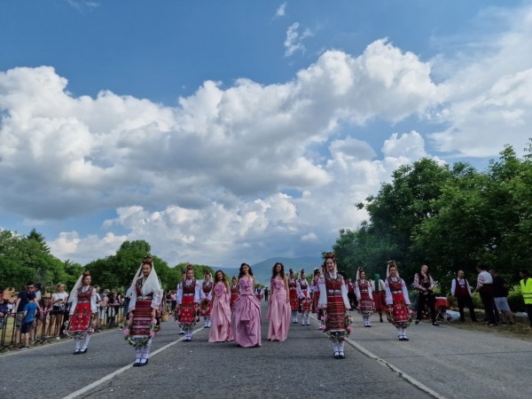 Изобилие от цветове, аромати и емоции на кулминацията на 119-я Празник на розата в Казанлък
