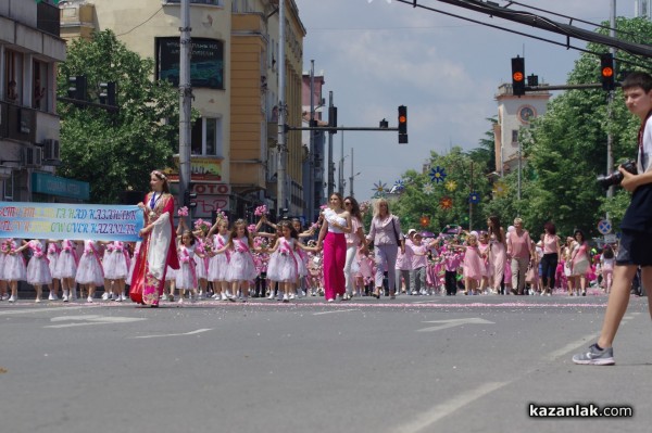 Шествие “Усмивки и цветя“