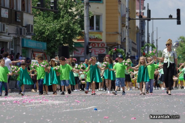 Шествие “Усмивки и цветя“