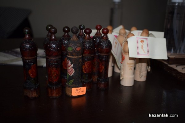 Двудневно парфюмерийно изложение „С аромат на роза“ се проведе в Казанлък