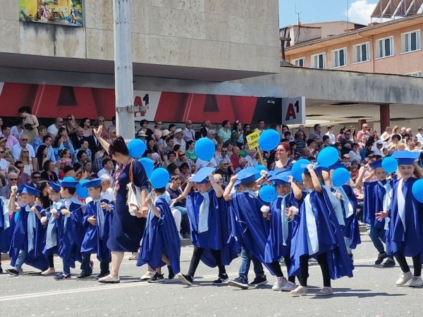 Изобилие от цветове, аромати и емоции на кулминацията на 119-я Празник на розата в Казанлък