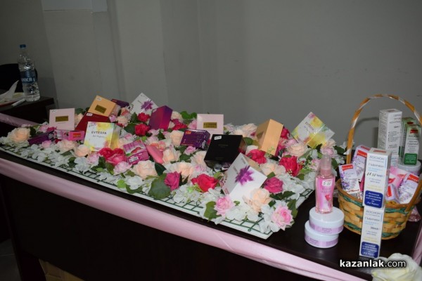 Двудневно парфюмерийно изложение „С аромат на роза“ се проведе в Казанлък