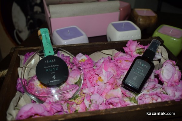 Двудневно парфюмерийно изложение „С аромат на роза“ се проведе в Казанлък