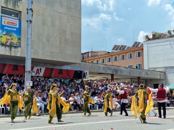 Изобилие от цветове, аромати и емоции на кулминацията на 119-я Празник на розата в Казанлък