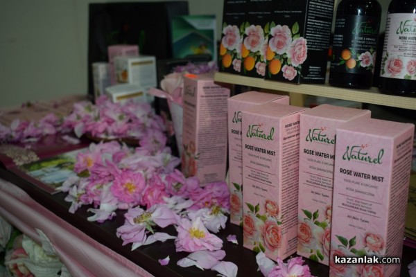 Двудневно парфюмерийно изложение „С аромат на роза“ се проведе в Казанлък