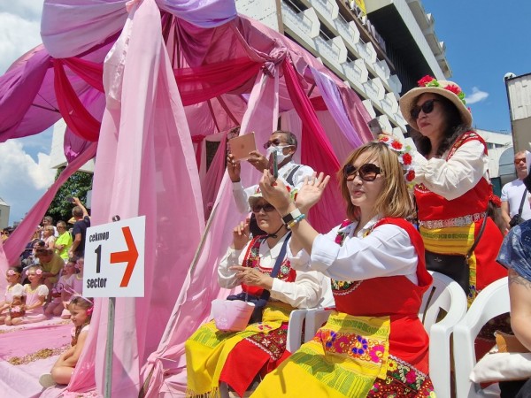 Изобилие от цветове, аромати и емоции на кулминацията на 119-я Празник на розата в Казанлък